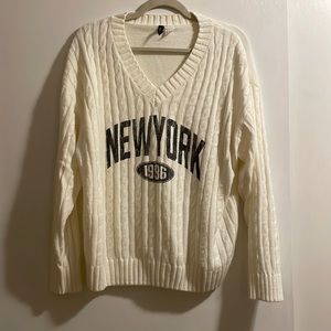 H&M white/navy New York Sweater. V neck. Size M.